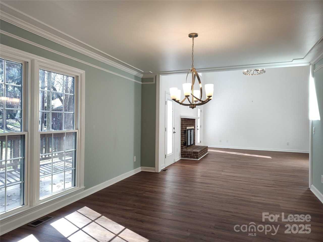 5206 Dunrobin Ln - Photo 5 of 31