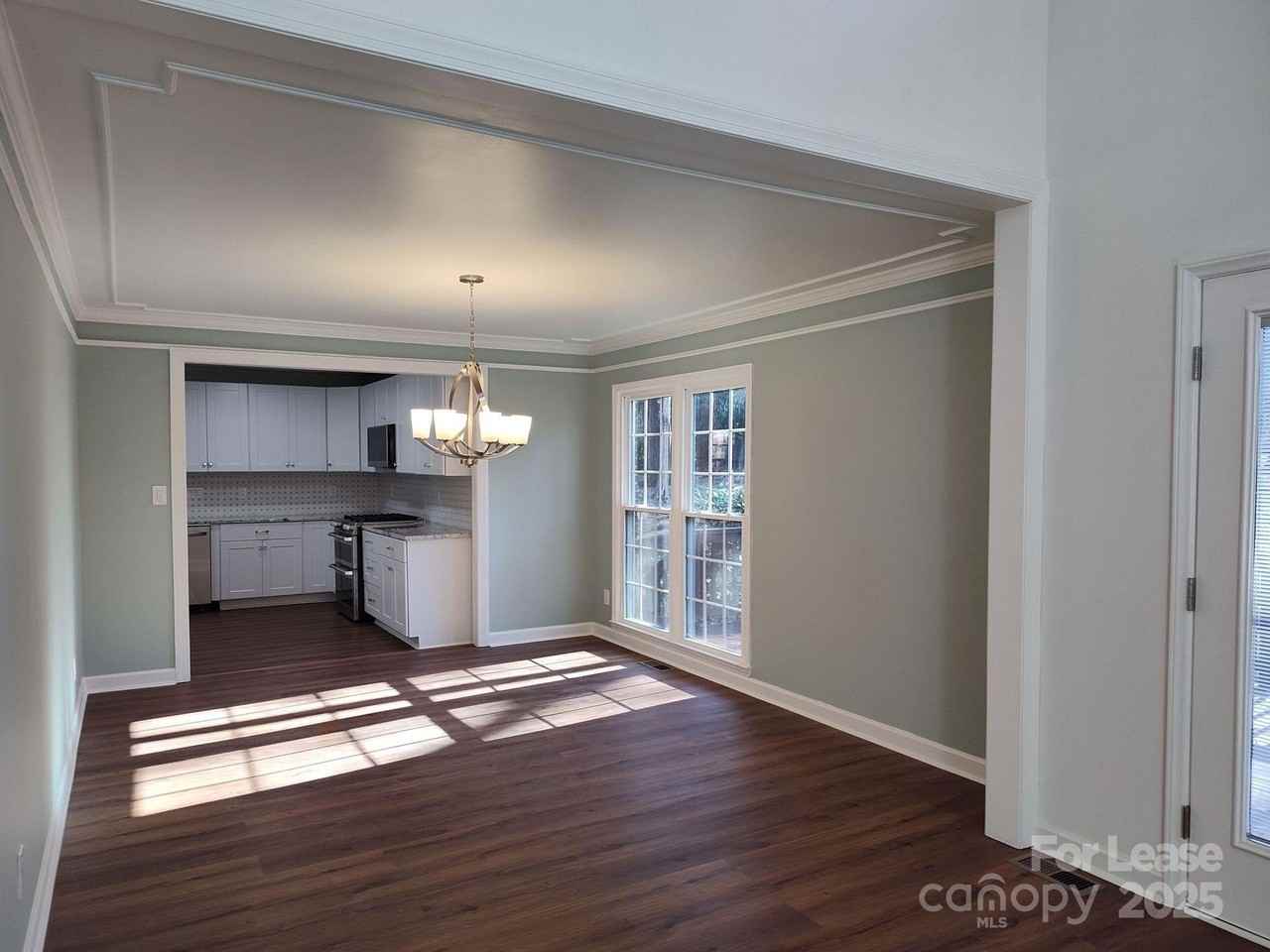 5206 Dunrobin Ln - Photo 6 of 31