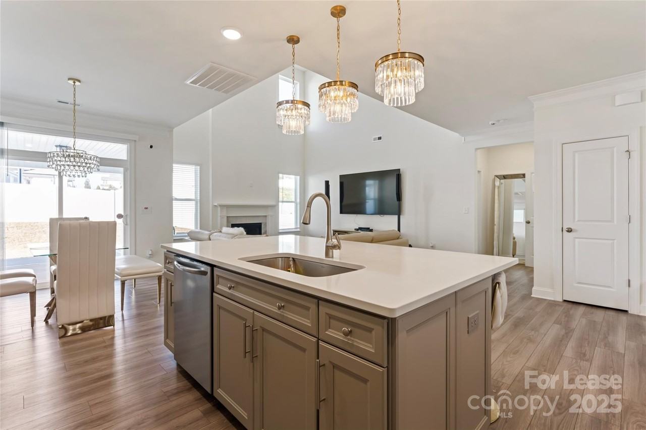 116 Farrier Ln - Photo 7 of 48