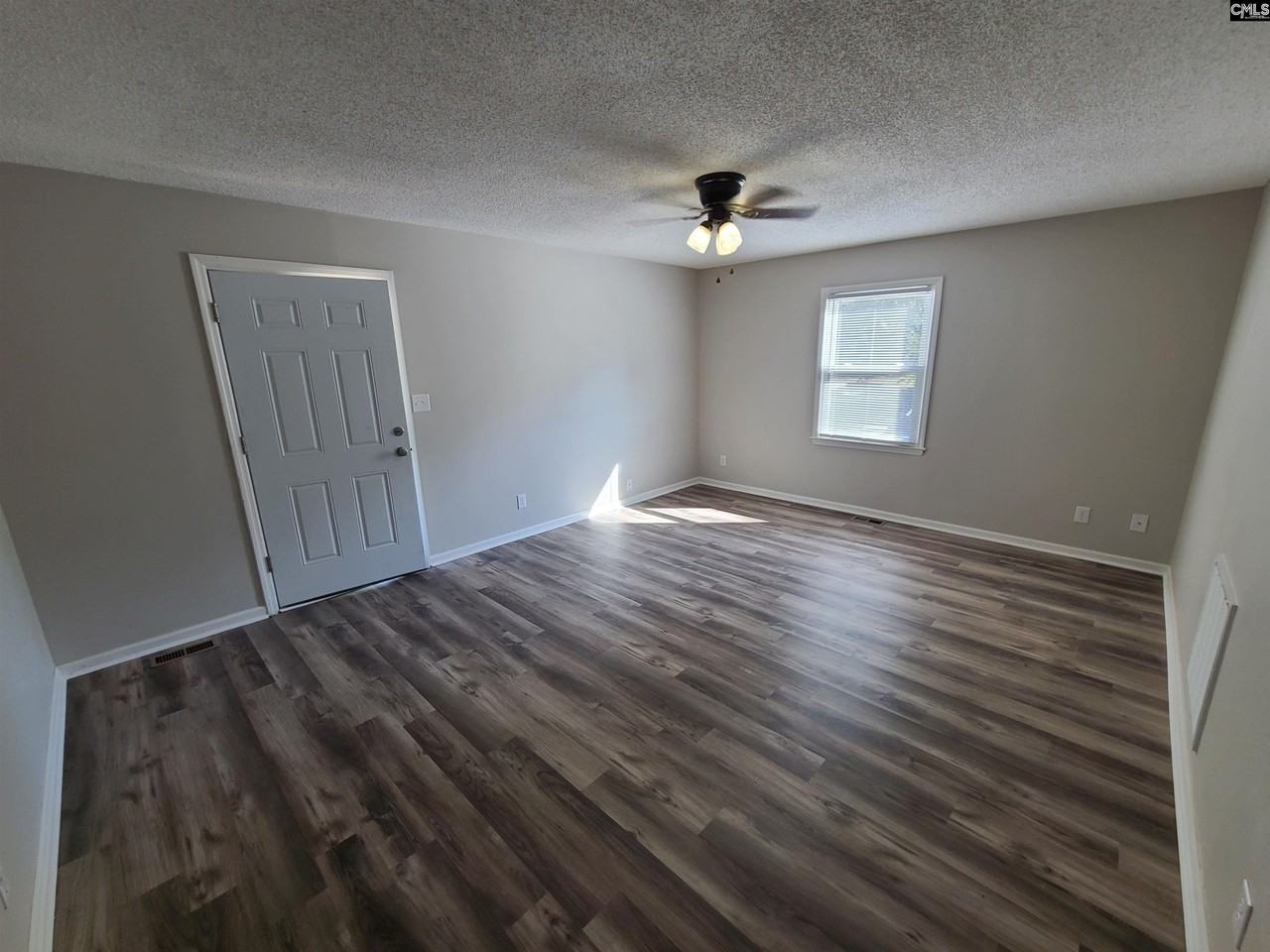 134 Calvin Ct - Photo 3 of 15