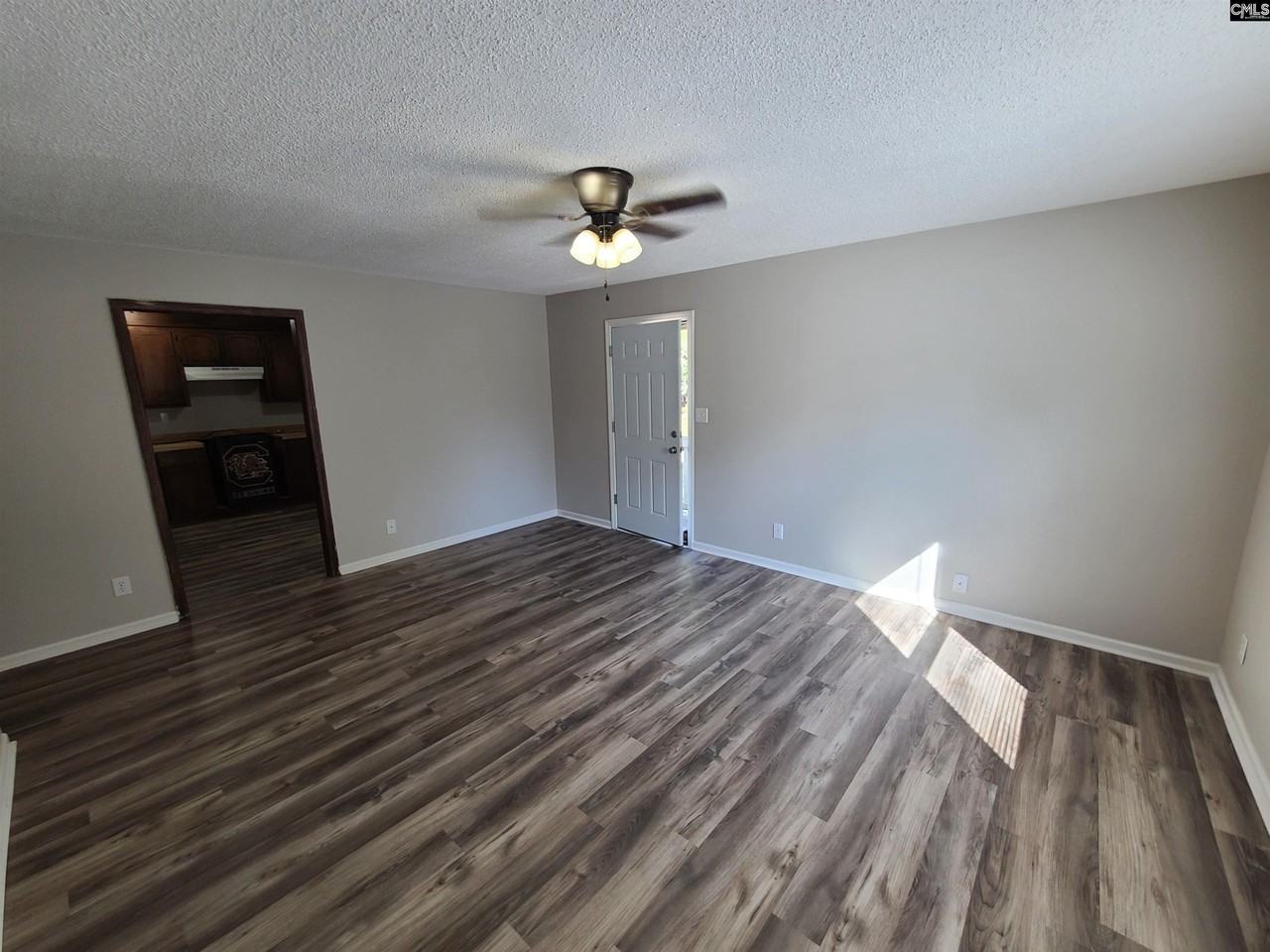 134 Calvin Ct - Photo 4 of 15