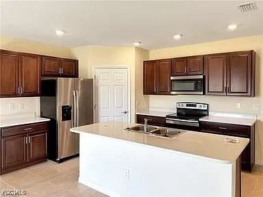 2210 Nw 11th St - Photo 2 of 8