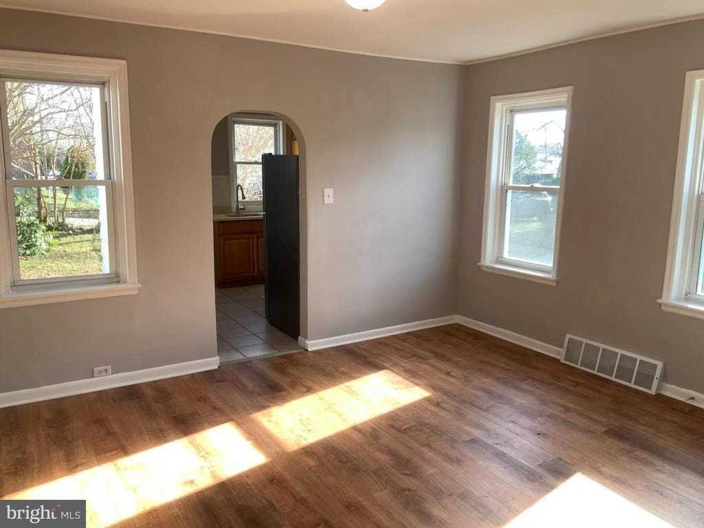 254 Cedar Ave - Photo 7 of 15