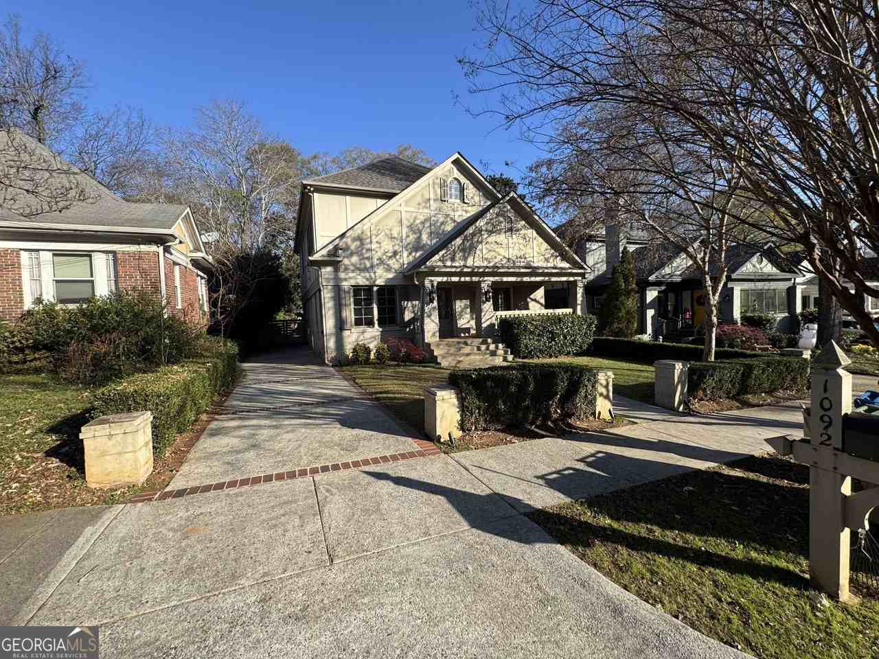 1092 Mclynn Ave Ne - Photo 2 of 50