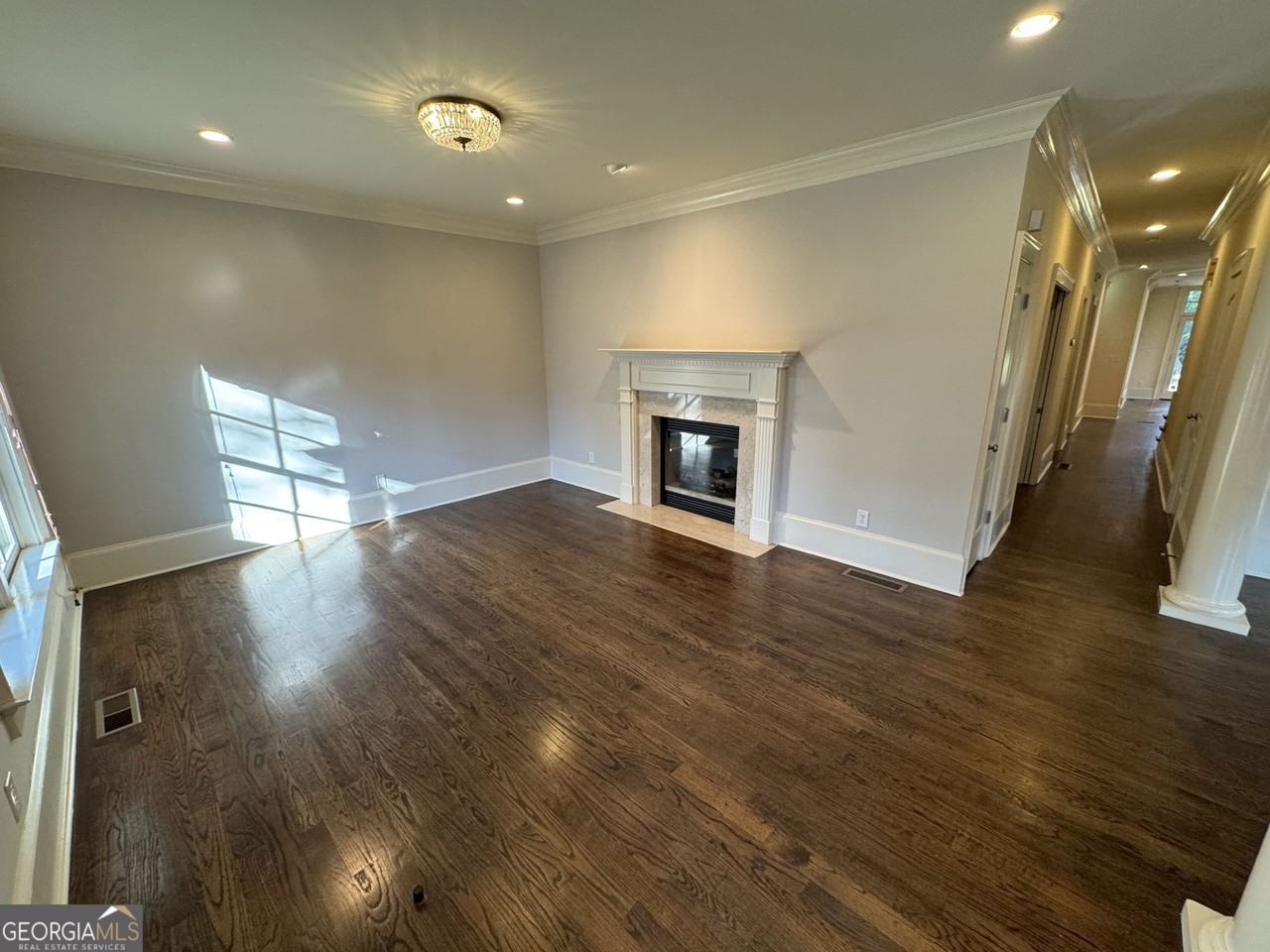 1092 Mclynn Ave Ne - Photo 5 of 50