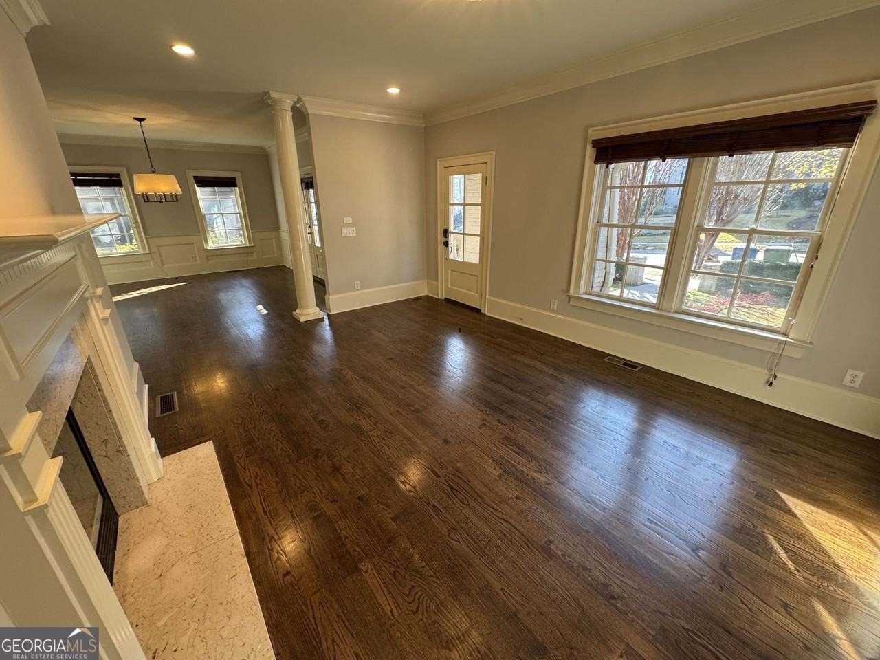 1092 Mclynn Ave Ne - Photo 7 of 50