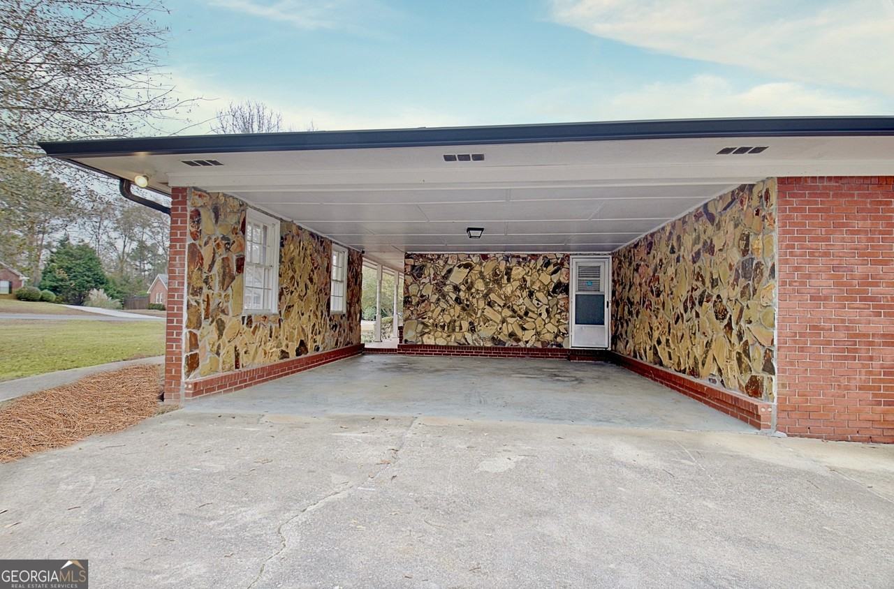 500 Circle Dr - Photo 3 of 50