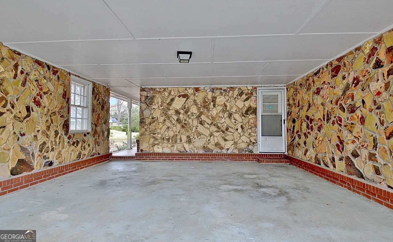 500 Circle Dr - Photo 4 of 50