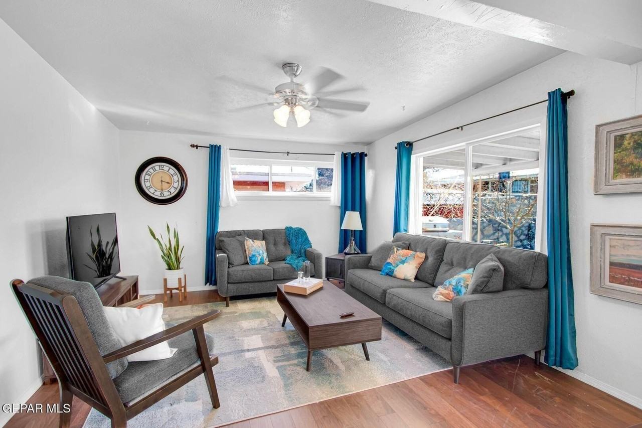 10037 Kenworthy St - Photo 3 of 18