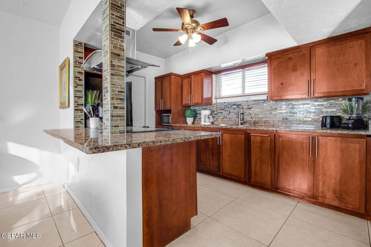 10037 Kenworthy St - Photo 7 of 18