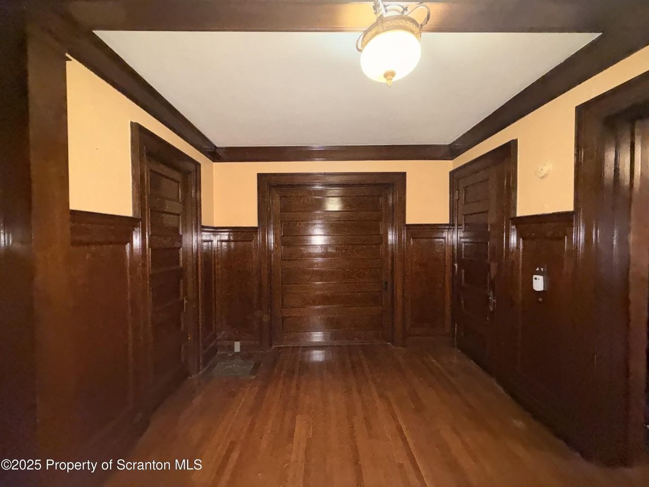 629 Clay Ave Apt 1st #1stFL - Photo 2 of 15