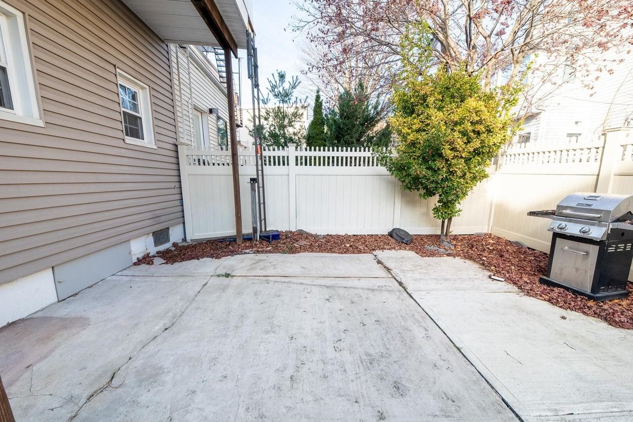 32 46th St - Photo 7 of 7