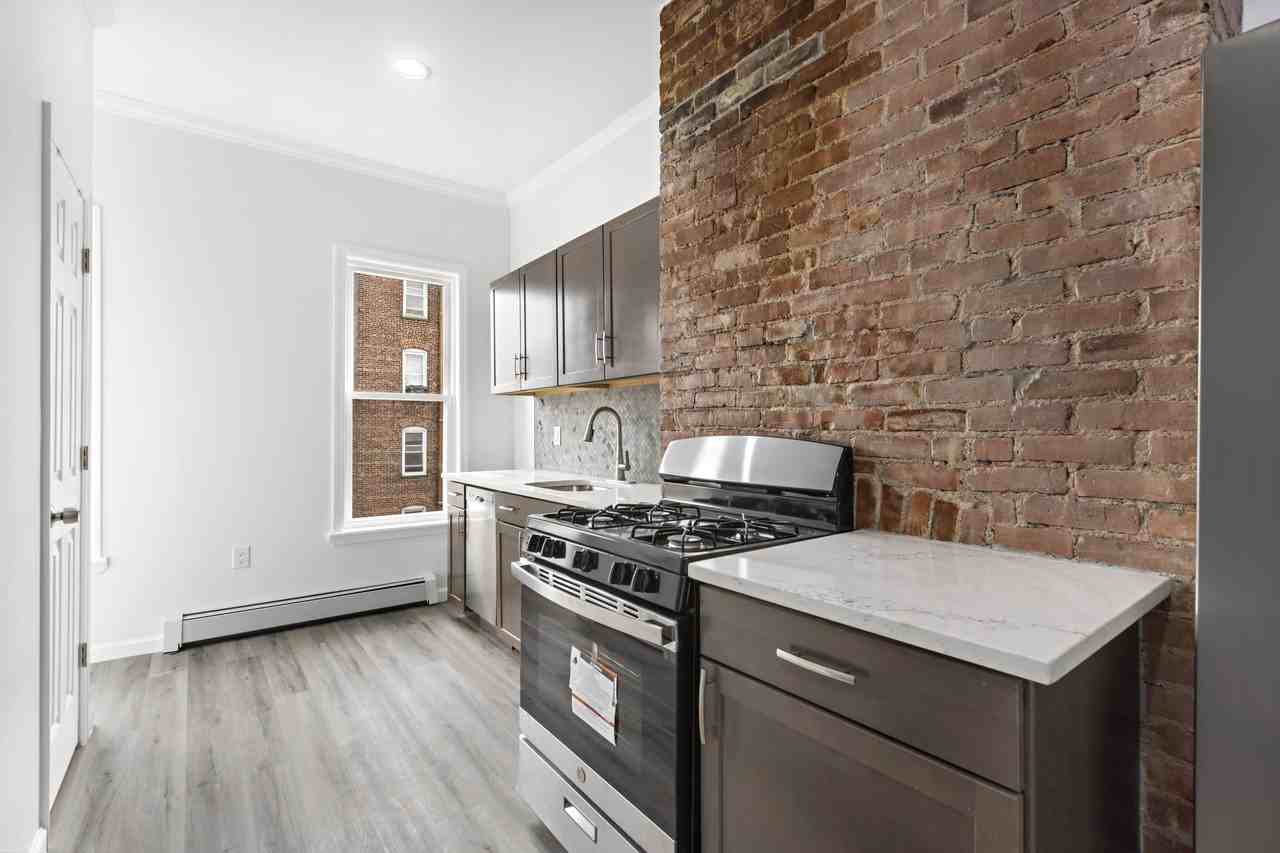 20 Saint Pauls Ave #3L - Photo 3 of 16