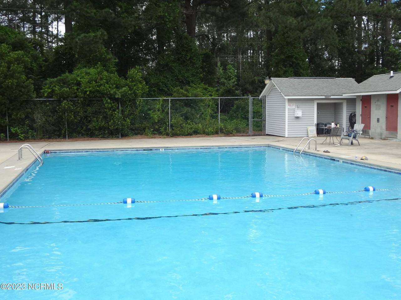 100 W Victoria Ct Apt E #E - Photo 3 of 4