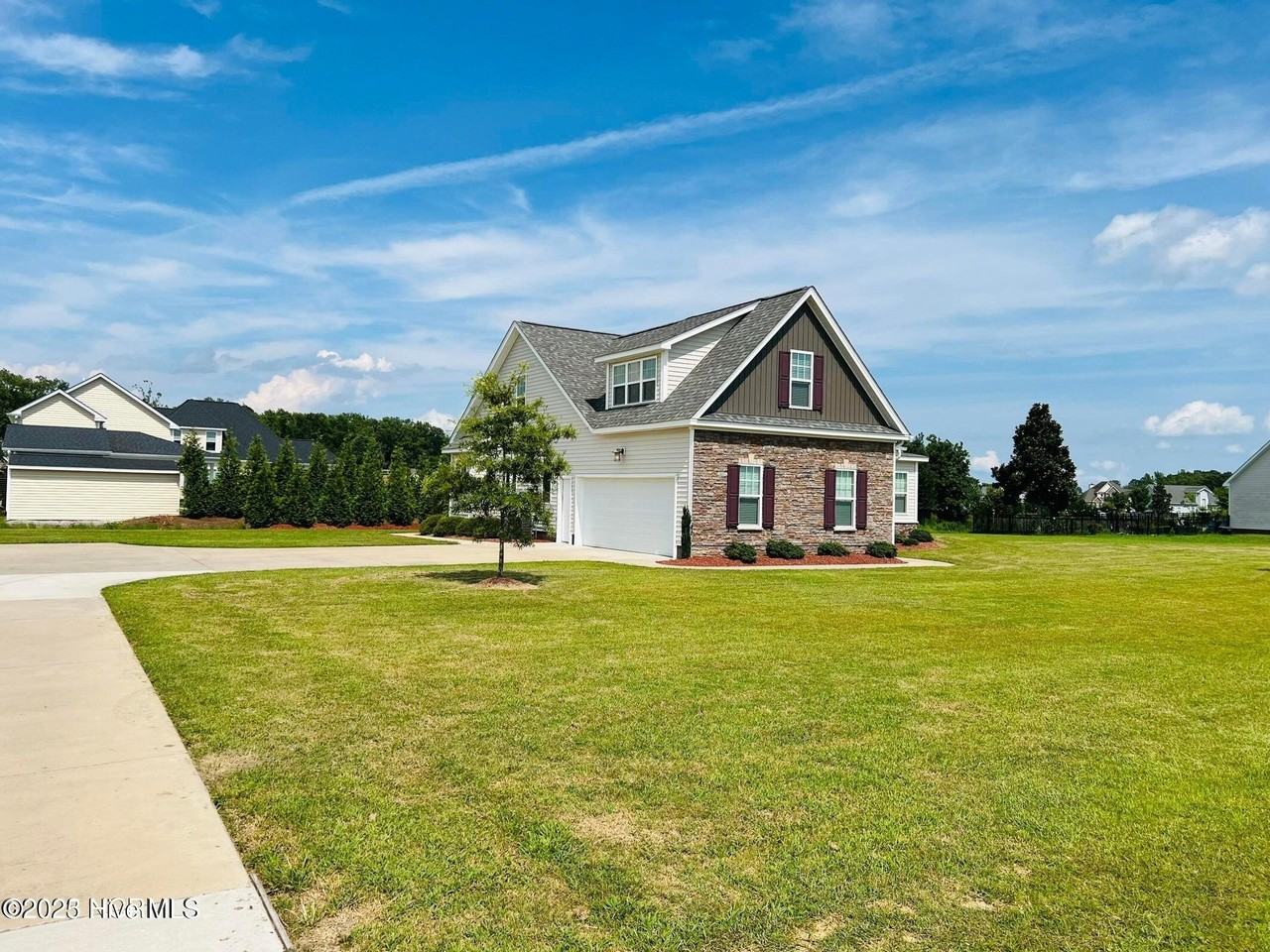 3135 Emery Dr - Photo 4 of 46