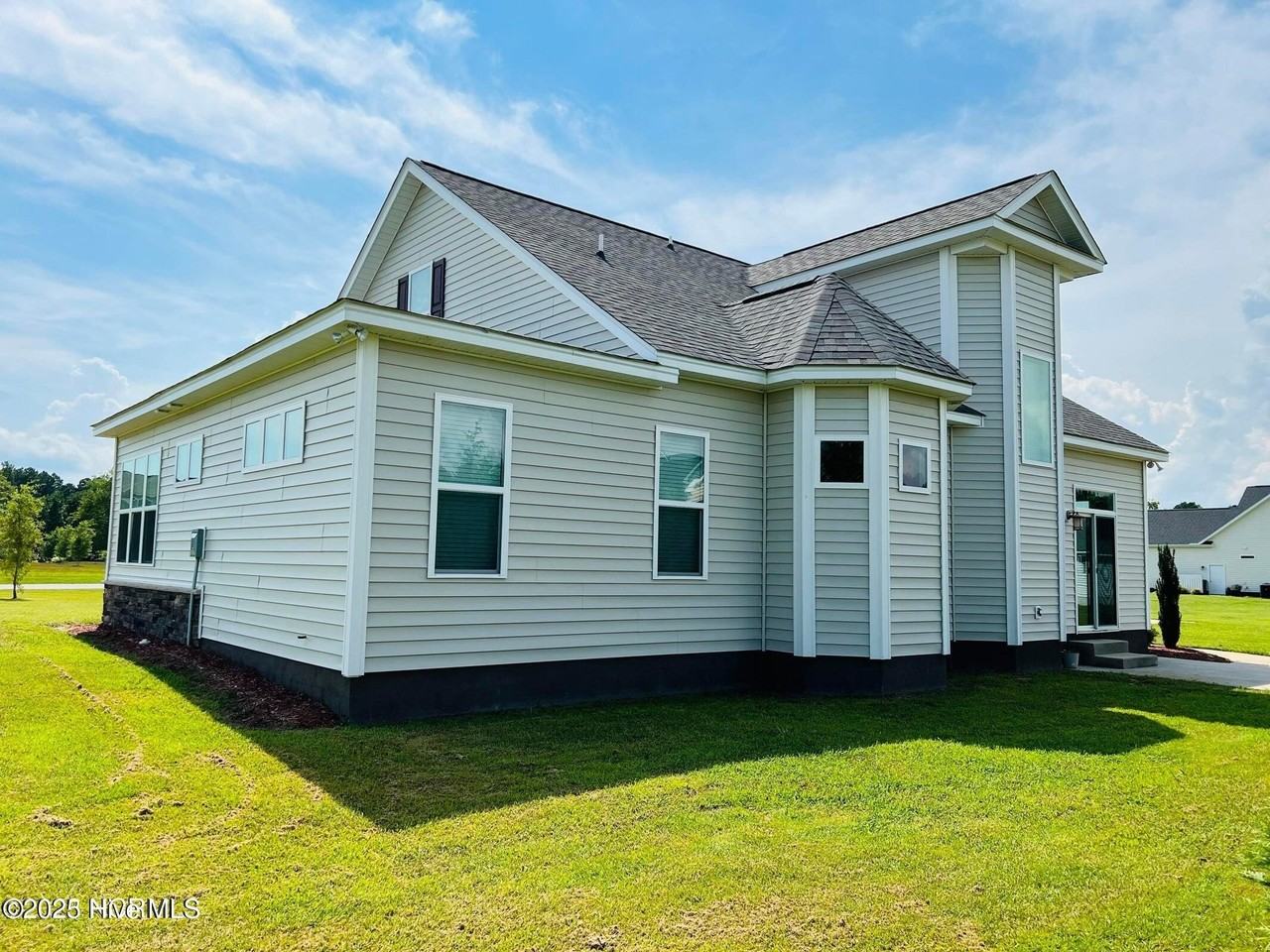 3135 Emery Dr - Photo 7 of 46