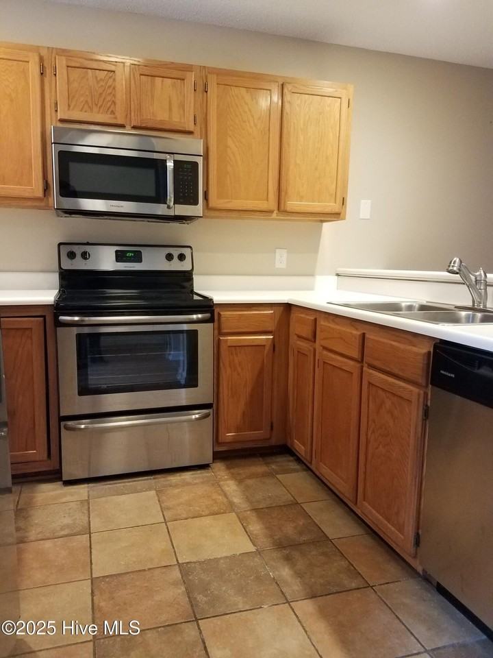 5107 Lampost Cir - Photo 2 of 9