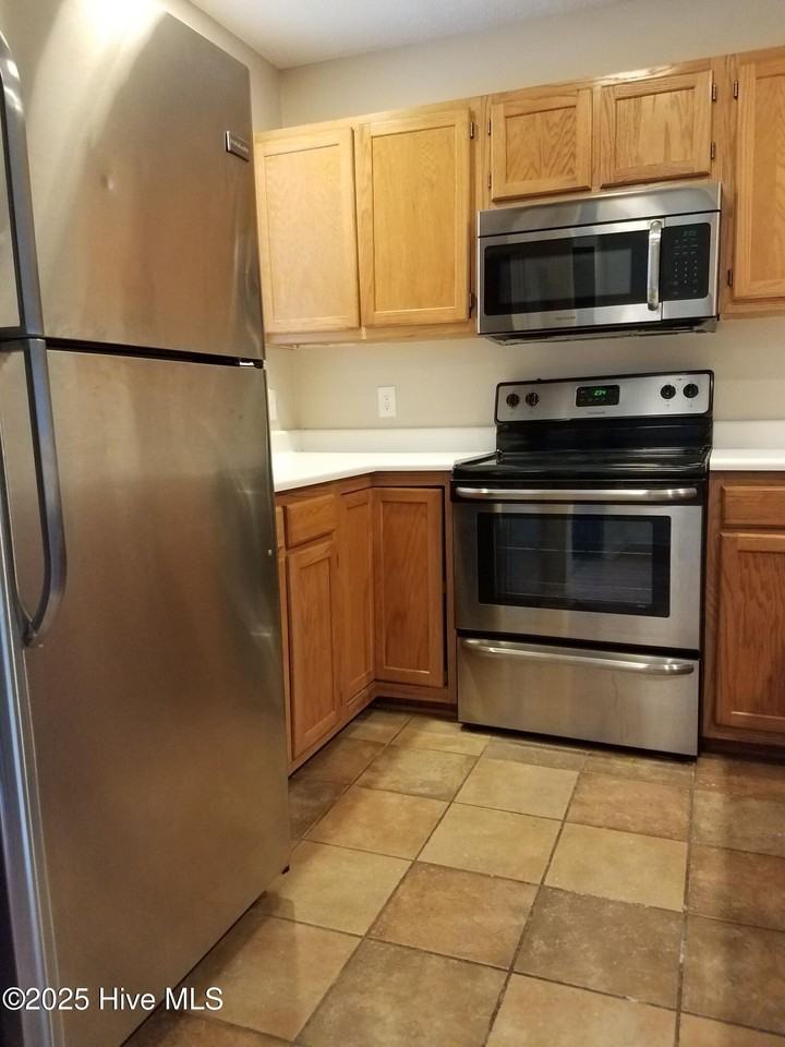 5107 Lampost Cir - Photo 3 of 9