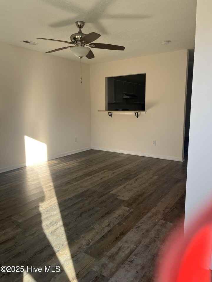 200 Pinegrove Ct - Photo 2 of 7