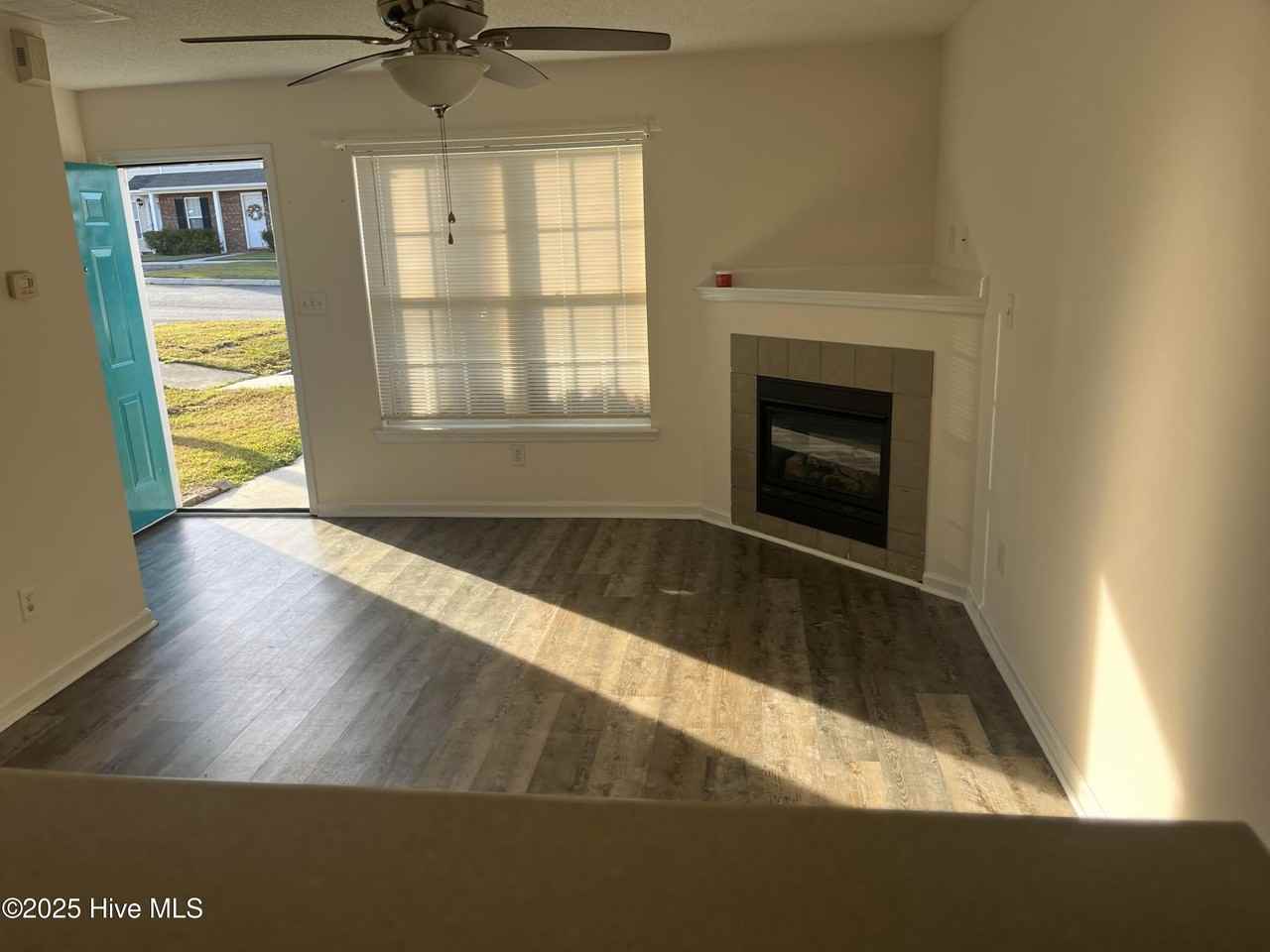 200 Pinegrove Ct - Photo 4 of 7