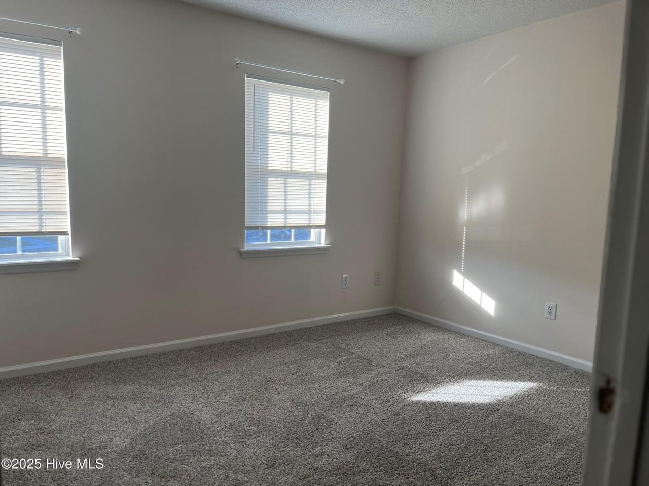 200 Pinegrove Ct - Photo 5 of 7