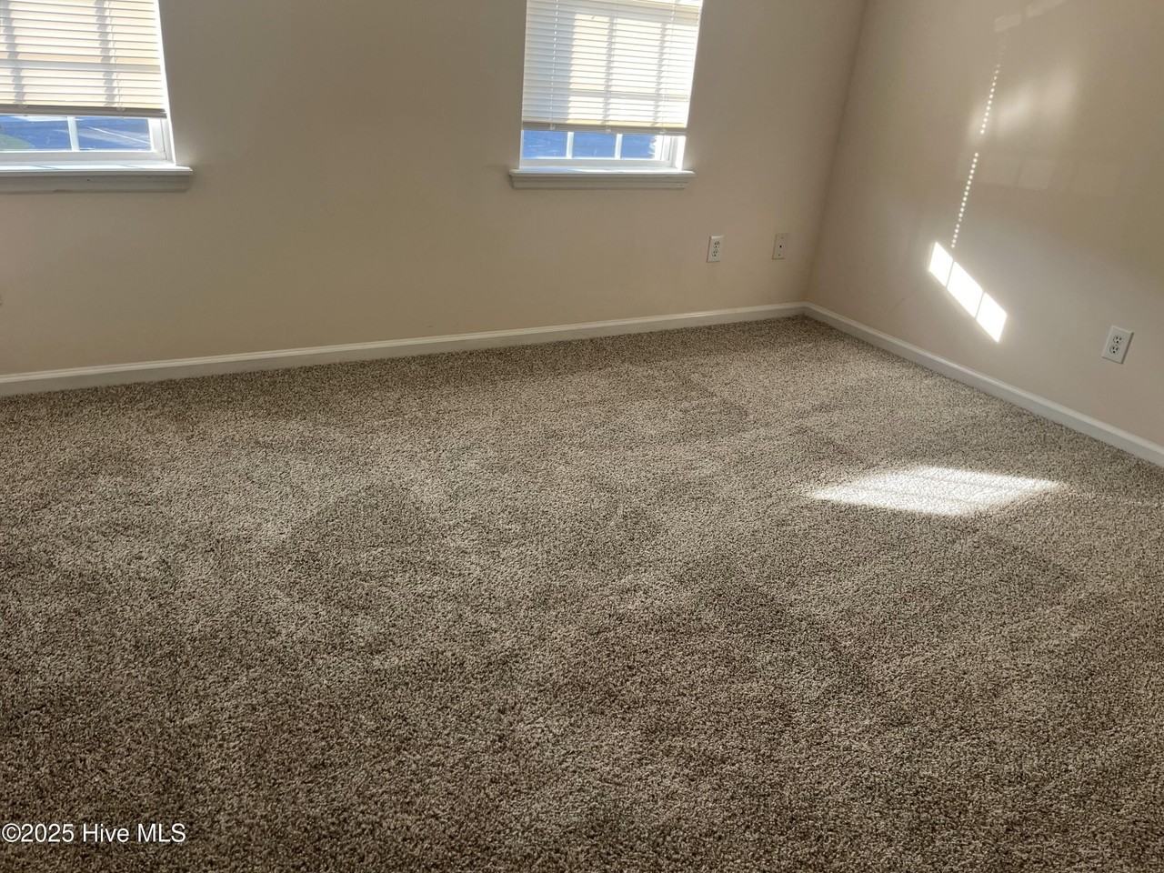 200 Pinegrove Ct - Photo 6 of 7