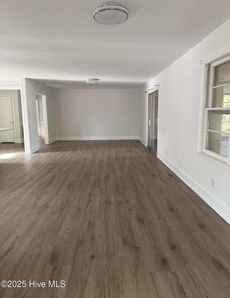 101 Kirkland Dr - Photo 3 of 7