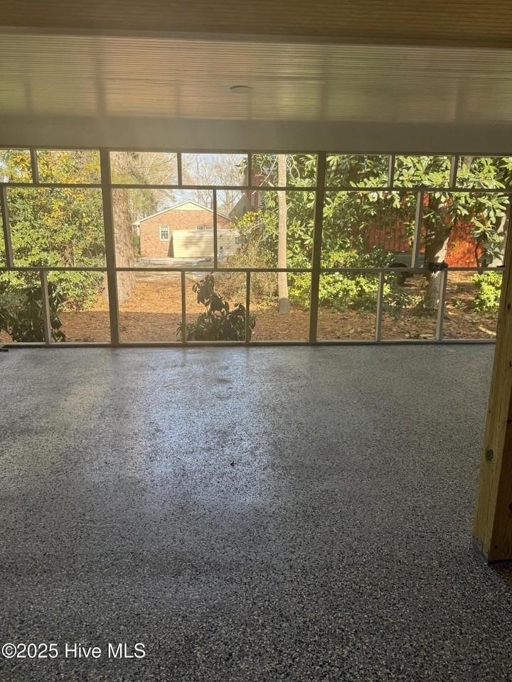 101 Kirkland Dr - Photo 5 of 7