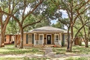 featured image of 2711 22nd St