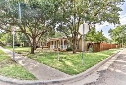 2711 22nd St - Photo 4 of 28