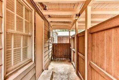 2711 22nd St - Photo 5 of 28