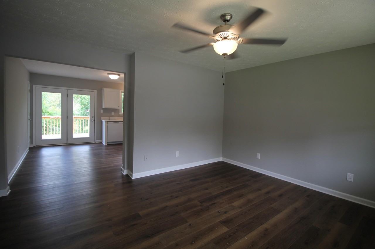 600 Barefoot Dr - Photo 2 of 17