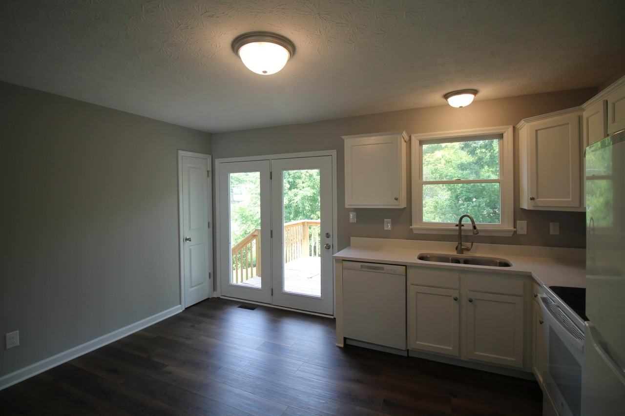 600 Barefoot Dr - Photo 6 of 17