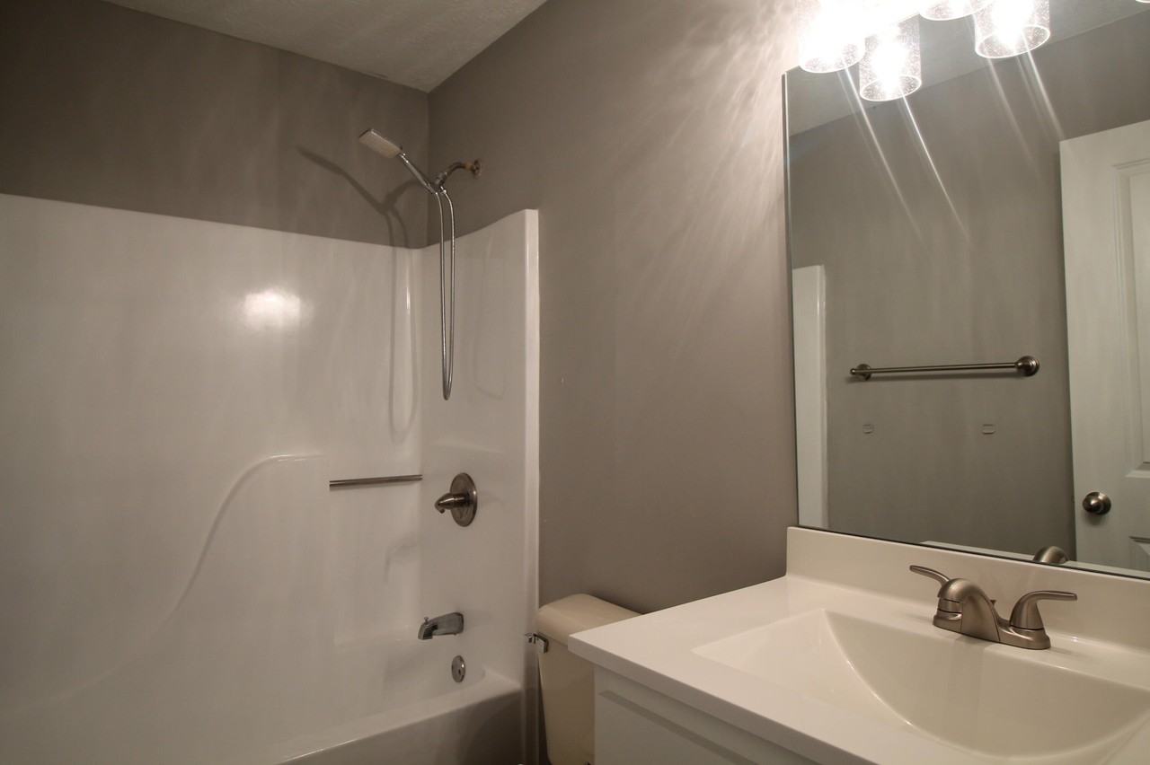 600 Barefoot Dr - Photo 7 of 17