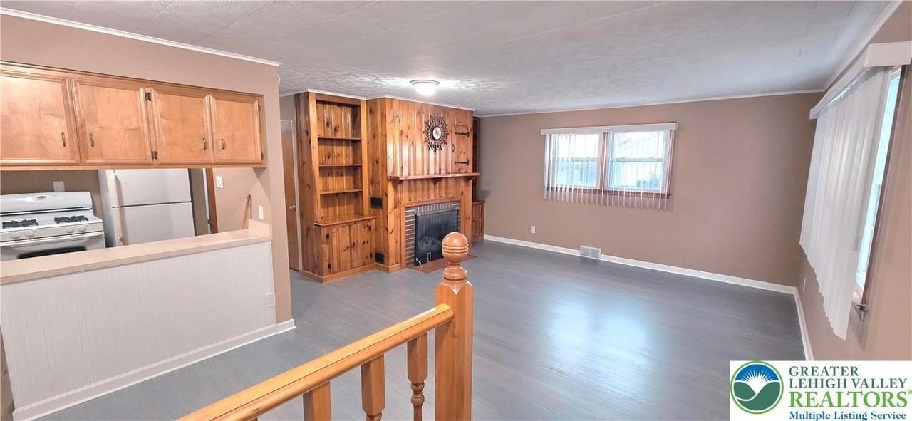 1103 N Van Buren St - Photo 4 of 24