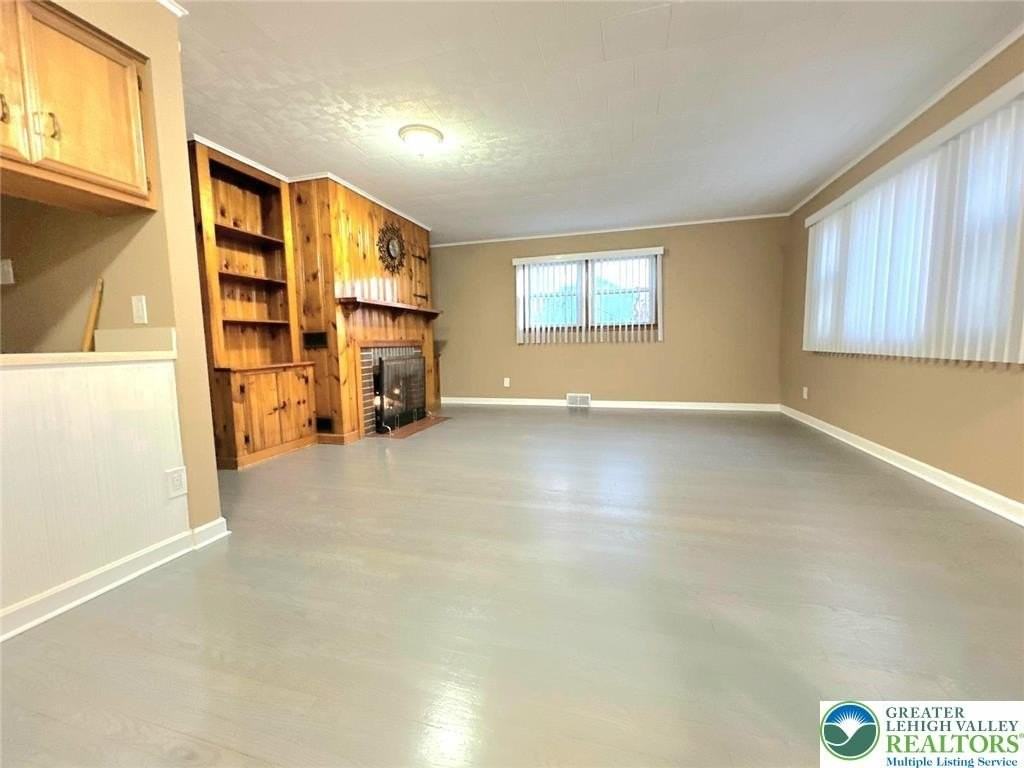 1103 N Van Buren St - Photo 5 of 24