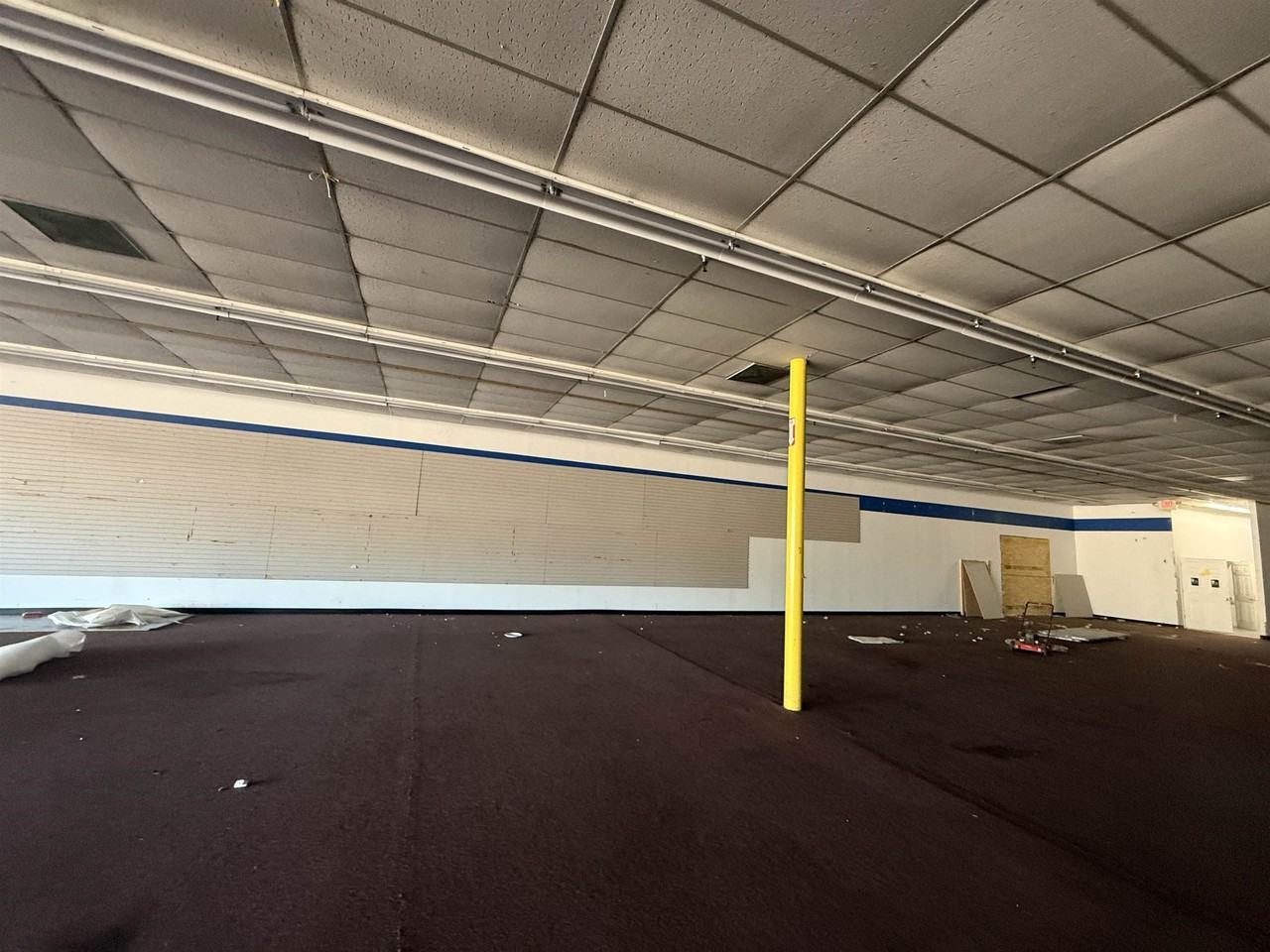 2983 Lamar Ave - Photo 2 of 6