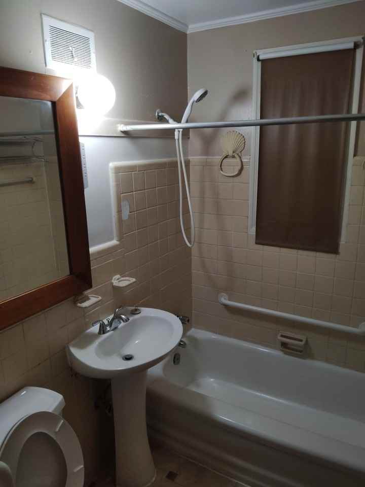 1533 S Parkway E - Photo 3 of 7