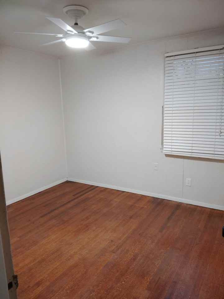 1533 S Parkway E - Photo 5 of 7