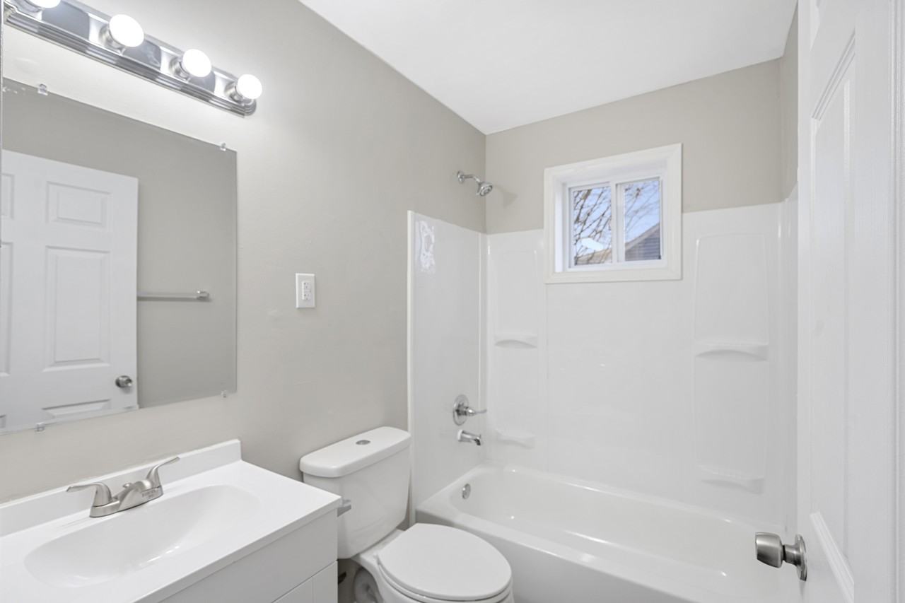 1829 Anne Ave #1 - Photo 4 of 10