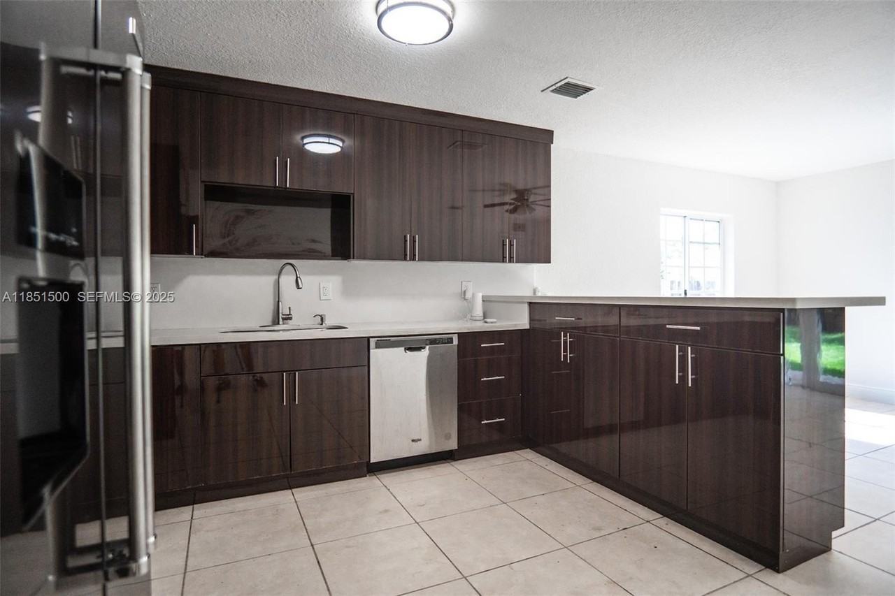 15650 Nw 39th Ct #15650 - Photo 4 of 22