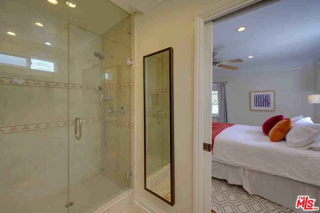 8704 Ashcroft Ave - Photo 4 of 8