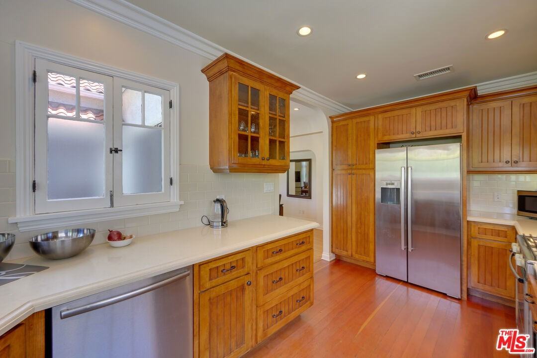 8704 Ashcroft Ave - Photo 5 of 8