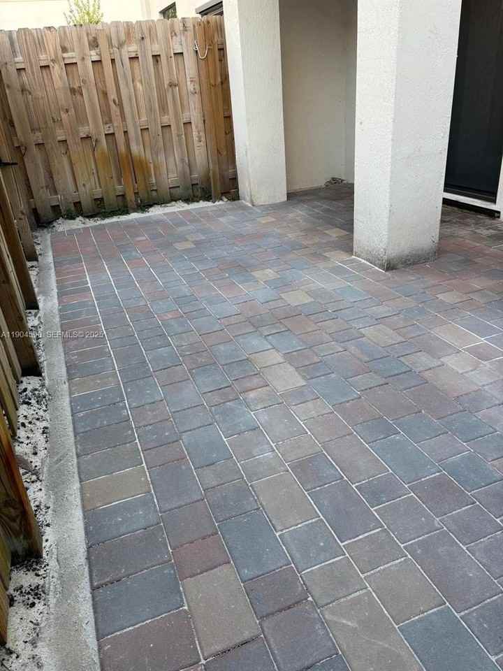 261 Sw 159th Way - Photo 5 of 17