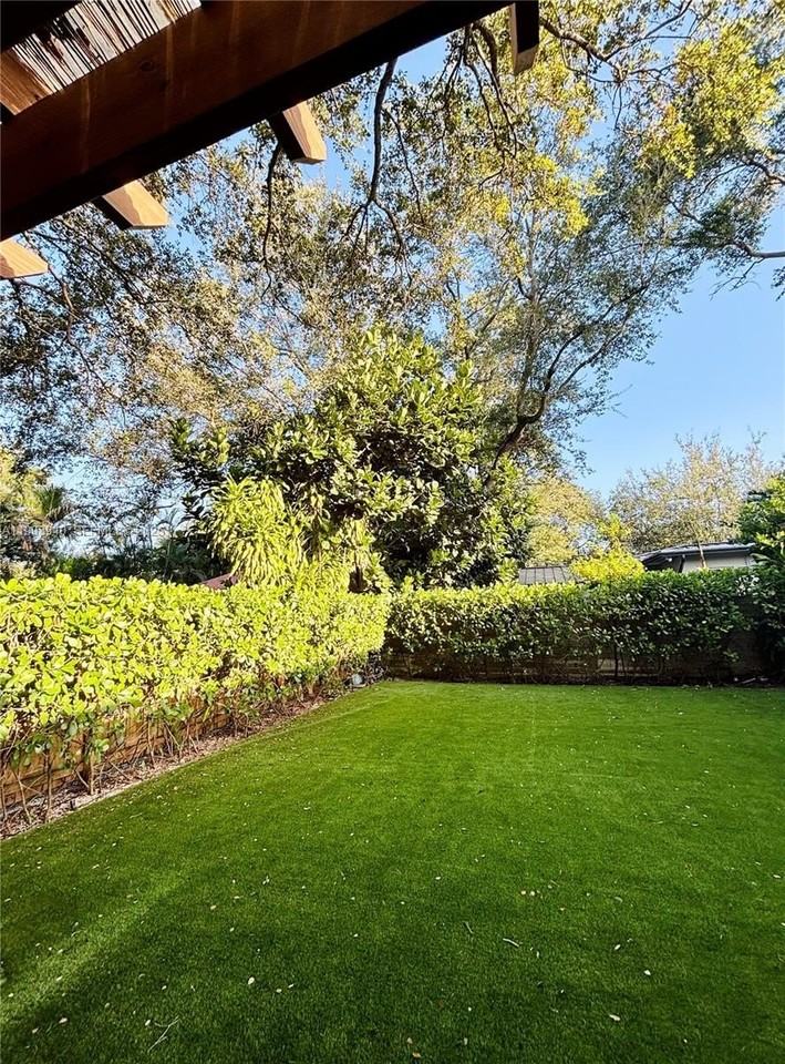 330 Ne 88th St - Photo 3 of 17