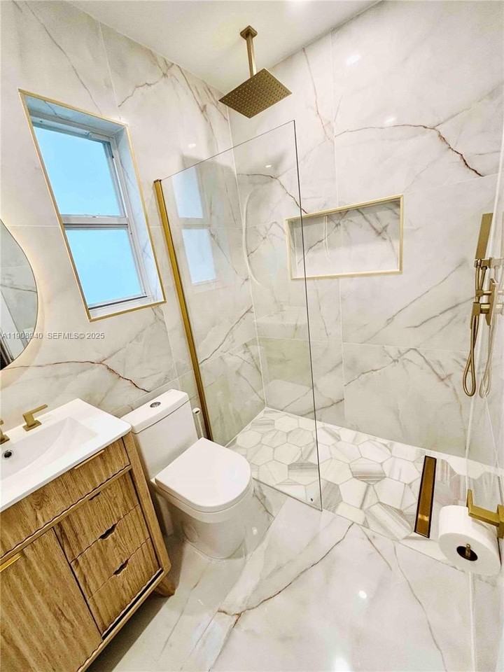 330 Ne 88th St - Photo 4 of 17