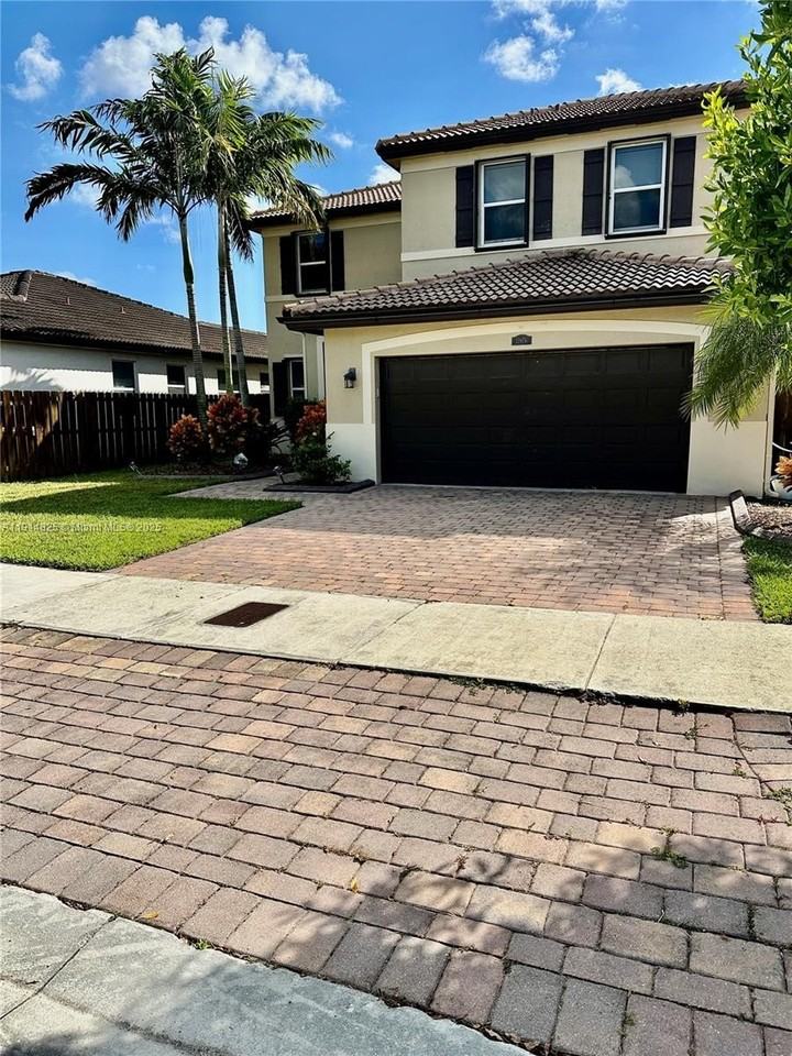 11876 Sw 253rd St - Photo 2 of 20