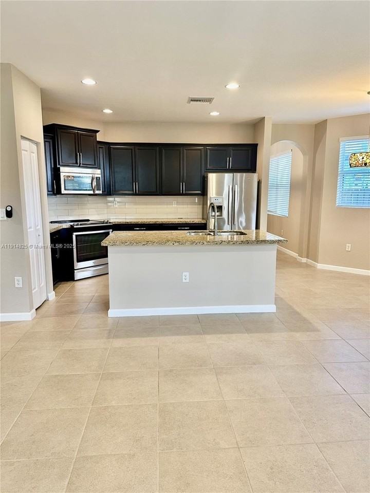 11876 Sw 253rd St - Photo 5 of 20