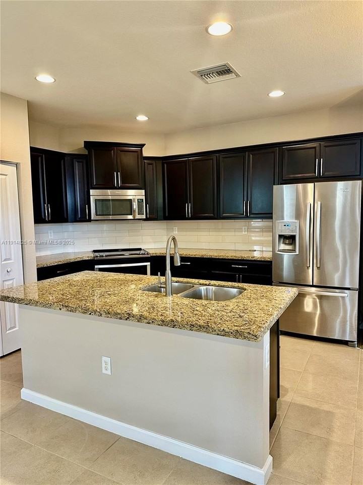 11876 Sw 253rd St - Photo 6 of 20