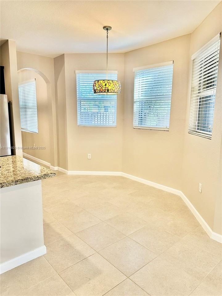 11876 Sw 253rd St - Photo 7 of 20